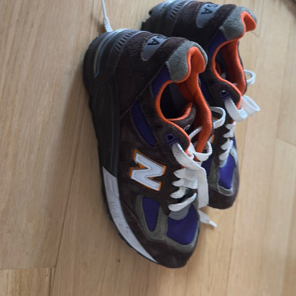 Like new New Balance sneakers worn once